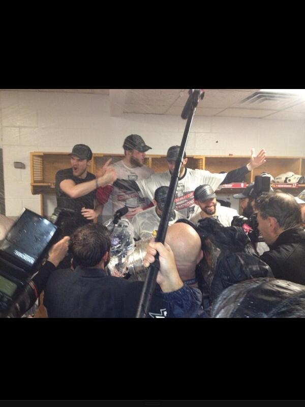 hawks_page tweet picture