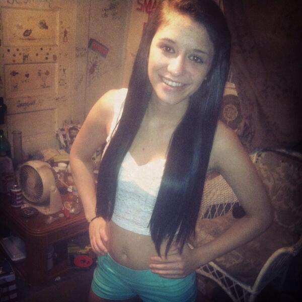 haley_babbby's tweet photo. “@KayLutch: @haley_babbby what other pic were u gonna change it to” maybe this one http://t.co/GOZljRvSbP