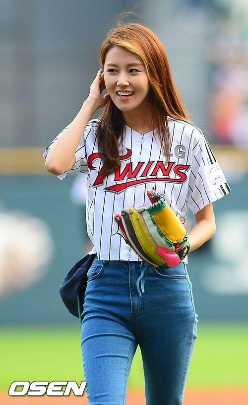 GAYOONEC's tweet photo. @jieunec @ahnsoheec ini aja deh kalo gitu :3 http://t.co/GUmwOIguOB