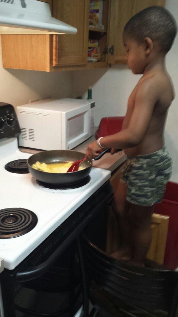 RAKIM38547948's tweet photo. My little chef http://t.co/VX9HkH29TN