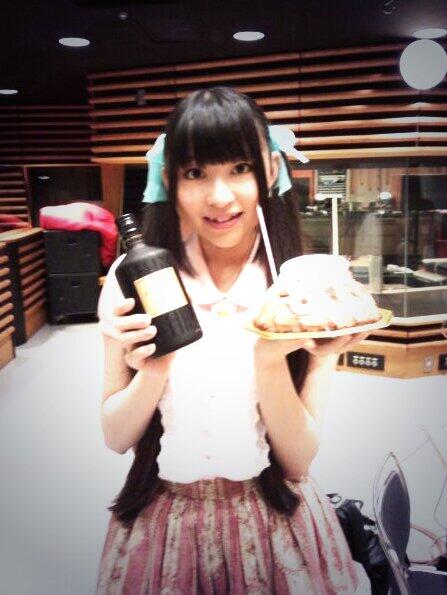 北原知奈 Utau声優 ちゃ ゐな頒布中 ちなちゃんねる على تويتر あ それからっ 先日のあべながの収録にて アシスタントであるにも関わらず スタッフの皆さんから有り難いことにお誕生日のお祝いをして頂きました ヮ 感謝感謝です っ 今年が今まで一番