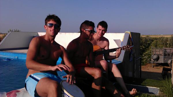 ManuelMaino's tweet photo. Q buen ratito d guitarreo.... @_LosMaleantes_ http://t.co/ESSiXLrl0U