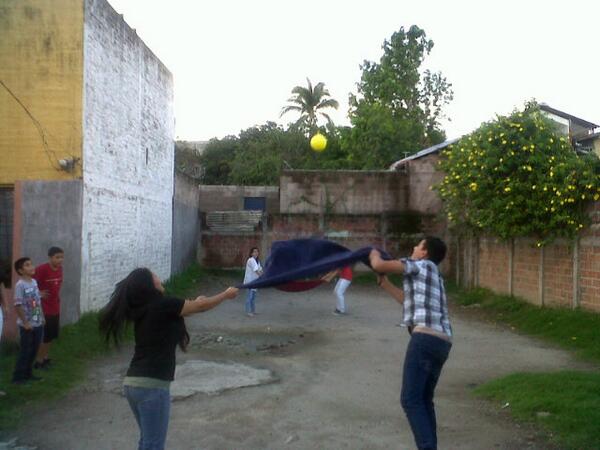 C_Constitucion's tweet photo. "Dinamica" #CelupazPreCampamento #CelupazConstituciónEsCOMPAZ @JovenesCompaz http://t.co/3hIEcfIZZP