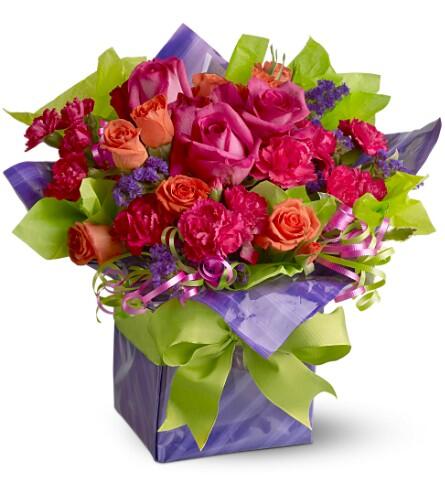Perfecto para regalar! Caja de Regalo Floral a  L. 620 más estilos fmejiaz.wix.com/givesflowers pedidos 9463-9000