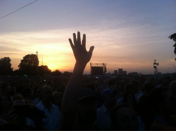 gordonemma2's tweet photo. feeling honky tonky. thank-you @RollingStone! @SarahJane571 #rollingstones #hydepark http://t.co/8mq4KdJp36