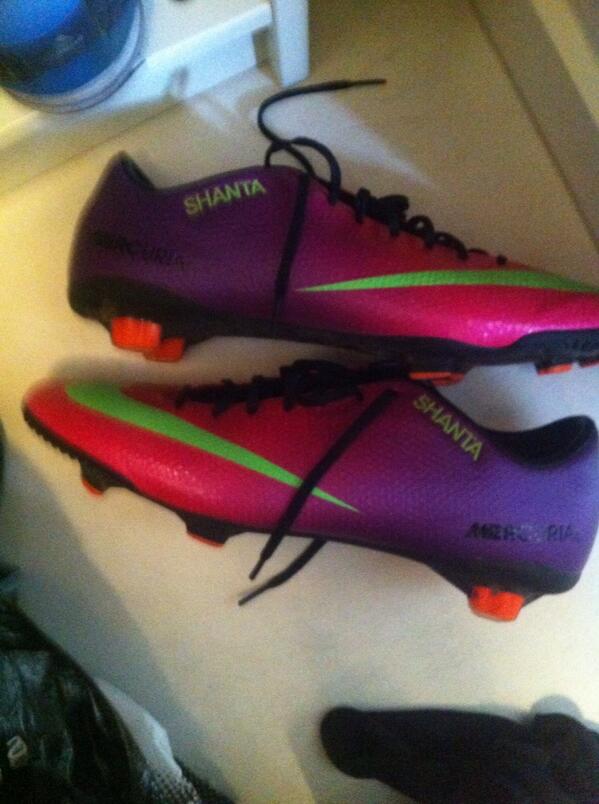 germcf's tweet image. "@RealMadridxCR7: New boots. #BeFastBeMercurial #BeMercurial @nikefootball @nikesoccer http://t.co/u3NxGa4udx"