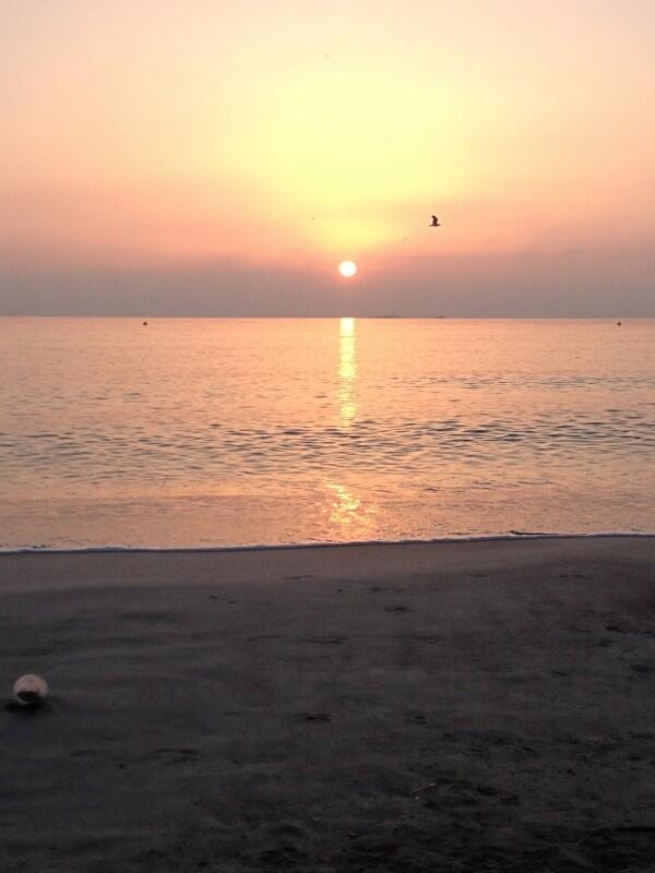 Martavgh's tweet photo. @acho_chacho amaneciendo en la manga! Aqui se esta mu bien! http://t.co/ocIn4tqdPR