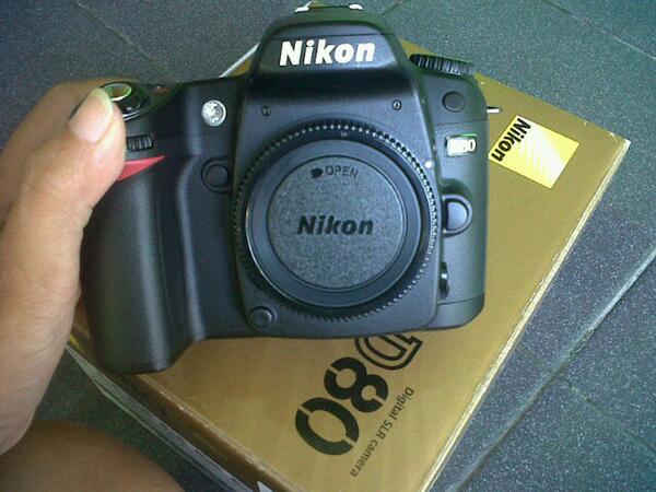 tugukamera's tweet photo. Ready D80 Istimewa "Like New" SC baru 35 jepret asli.. Komplet box dkk sehat normal sensor bersih http://t.co/JeBGmAa4qW