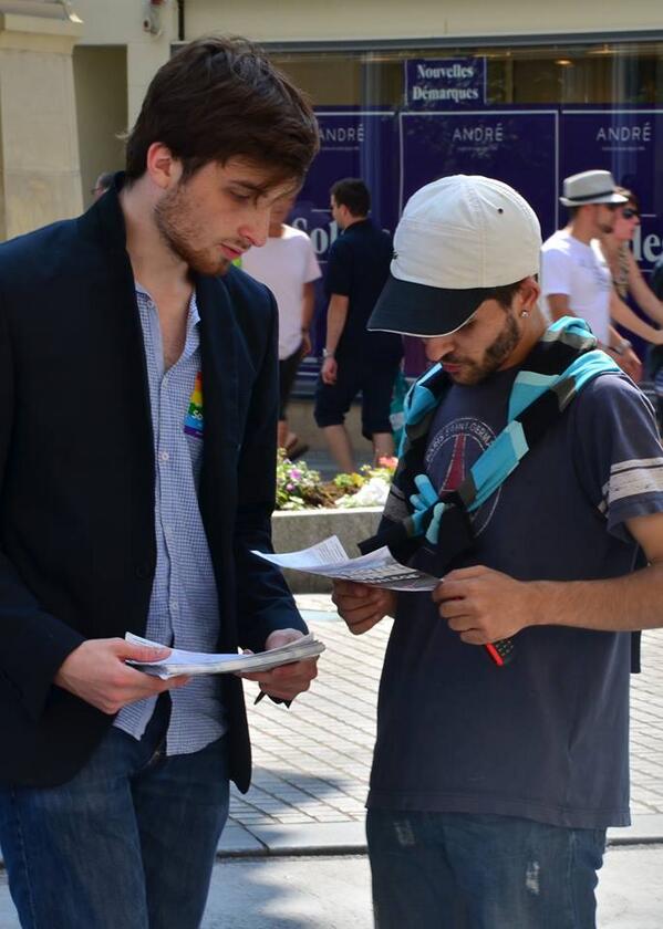 MJSVosges's tweet image. Le @MJSVosges présent dans les rues d'Epinal afin d'y présenter la nouvelle campagne des @JeunesSocialist :