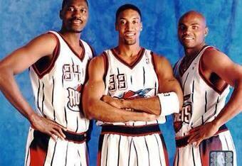 lukehous's tweet photo. @RealDowJones @ScottiePippen @HoustonRockets Fun times but couldn't get a ring http://t.co/z5GZ3hFxJV