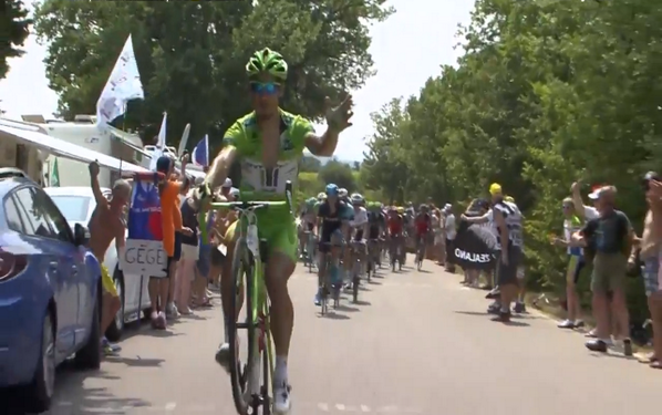 Green__Jersey's tweet photo. Mission accomplie pour le #MaillotVert @petosagan ! Il a fait le plein de points lors du sprint intermédiaire ! #TDF http://t.co/k2Ymc8R6KW