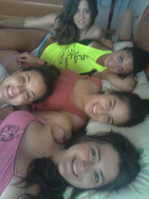 Aleejaandraa5's tweet photo. Buenos días desde Canet :) @SilviaMartnez14 @AnaAnBonastre @nurialorenteq http://t.co/RjlvB6L71j