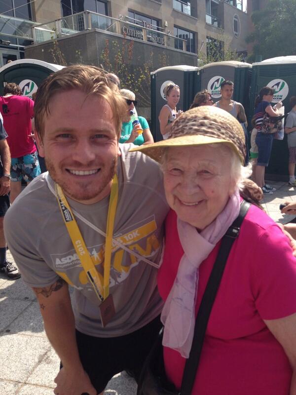 lufcsahb's tweet image. “@ollymcclellan: My gran was happy meeting David from Emmerdale @forallevents #Leeds10K today.. http://t.co/ncfThF1vT9”#maskhead