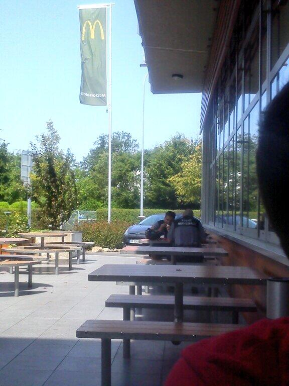yebda74's tweet photo. Ils ont la belle vie en suisse ! http://t.co/oOoky0Jr4t