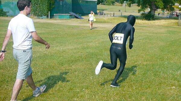 joshualindo's tweet photo. yesterday Brockwell Park sighting of a guy in a black morph running pretty quick http://t.co/AROxRAKGZX