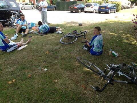 Fino____'s tweet photo. Tired and hot, time to refuel and head into the second capital. Well done boys http://t.co/KMEeYzc81G
