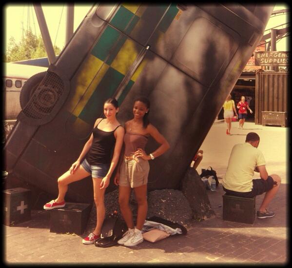 JennaTiiaa's tweet photo. #ThorpePark #summer #girls 💛 http://t.co/wVnR4B8j6s
