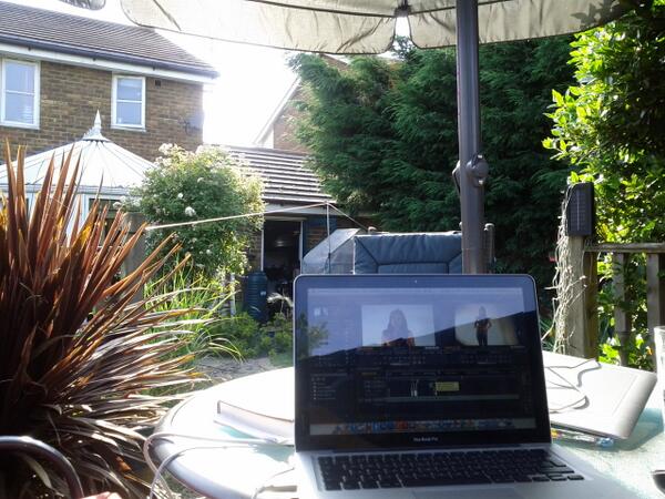 AmbeeAnimation's tweet image. Working hard or hardly working? (Answer is working hard but enjoying it!)