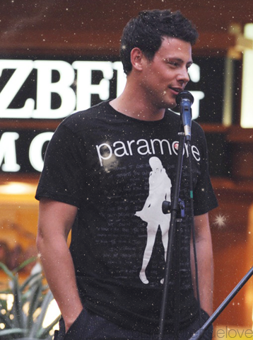 hechosparamore's tweet photo. Lamentamos mucho la pérdida de un parawhore a temprana edad.Descansa en paz CoryMonteith #RIPCoryMonteith #PrayForLea http://t.co/MVSTQyi4BH