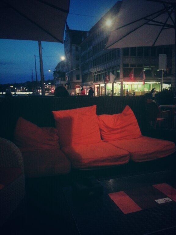pilotkey68's tweet photo. Relaxing in Zürich now with a drink. http://t.co/EHatxic2fI
