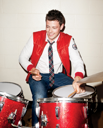 CTrasatti's tweet photo. Cada vez que escuches un trueno, no te asustes, es Cory Monteith tocando la batería #StayStrongGleeksFromDirectioners http://t.co/0wibIAyAcw