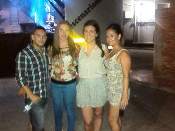 pilivalde's tweet photo. Buena noxe de savado :) @_yolanda93 #miguelAnguel #pilar en azutaan!! http://t.co/CDtn9lNzpP