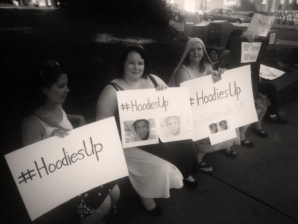 IanGraham's tweet image. #hoodiesup #cville