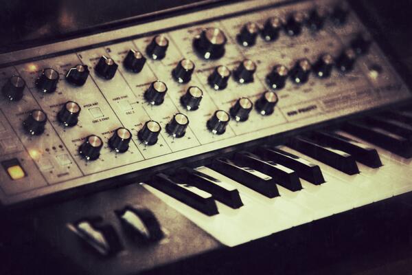 ulrik_sc's tweet photo. Santa Claus came by with this little analog beast http://t.co/CWzuf6U9tY
