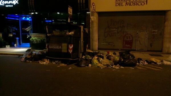 negri_fernando's tweet photo. @mauriciomacri para cuando una solución con la basura!La ciudad es un asco @Guillodietrich @mariuvidal @diegosantilli http://t.co/RrsgiK7H0D