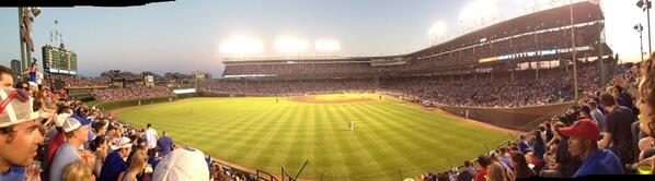 metaversekyle's tweet photo. Wrigley Field, Full House #Cubs http://t.co/MUXeZ107yH