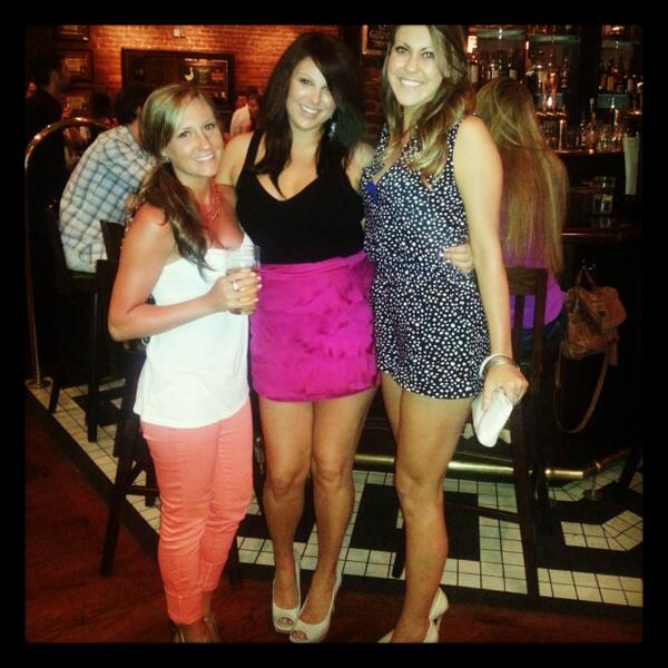 juff595's tweet photo. Fun night with everyone! #TolliBday #CrownAndGoose #AwesomeCrew @SavMarie3 @_kaylarenea http://t.co/8SJkJWX1n0