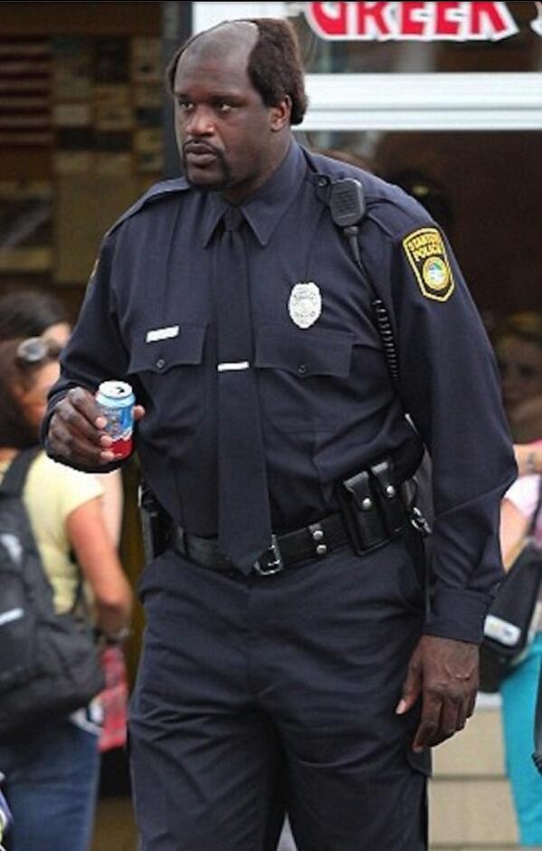 FernyFloww's tweet photo. "@Today in "@Shaq is huge": this is him holding a 12-ounce can of soda. http://t.co/hbsUbKnNwq" @PhilippeParty @NickiiVee @JonGwake