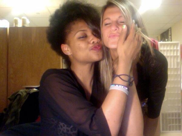 AyeChez's tweet photo. So thankful for this girl, I love you more than words can describe👯💘 @tishaLeigh_ http://t.co/XLUiCvKuBJ