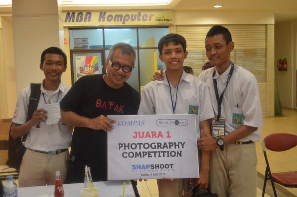 3silaSBY's tweet photo. ADE-ARDI-NIZAR serah terima http://t.co/Yz35ahK7Xp