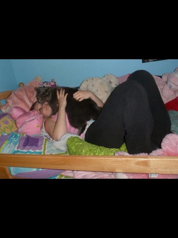 catnipaddict07's tweet image. this hoe thinks she can touch me,.