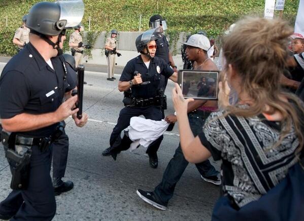 affluentlinks's tweet image. #iPad plays part in #JusticeForTrayvon #HoodiesUp4Trayvon