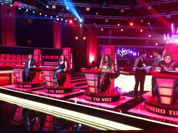 _MaluOficial_'s tweet image. Arrancamos la @lavoztelecinco 💃💃💃