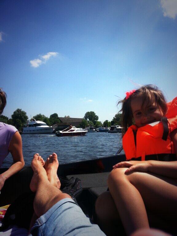 DaveMiller0's tweet photo. varen!#mooiweer http://t.co/97Sh5pZznp