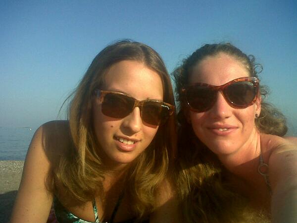 MaiteLDeLaRosa's tweet photo. Playeo con mi @HelenaVaSe :) http://t.co/XTJ5vjrniz