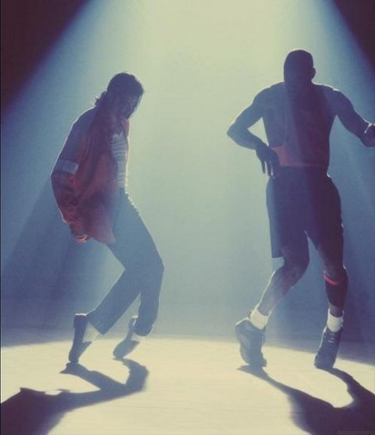 CoinWuTang's tweet photo. Michael Jackson y Michael Jordan bailando juntos. ¡Qué grandes! http://t.co/dXocqTi0iB