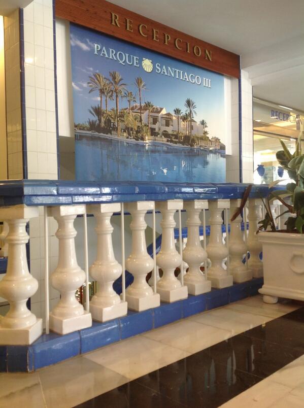 jillcoogan2's tweet photo. Sitting in the lobby stealing the wifi :D http://t.co/AkbGhL9hIJ