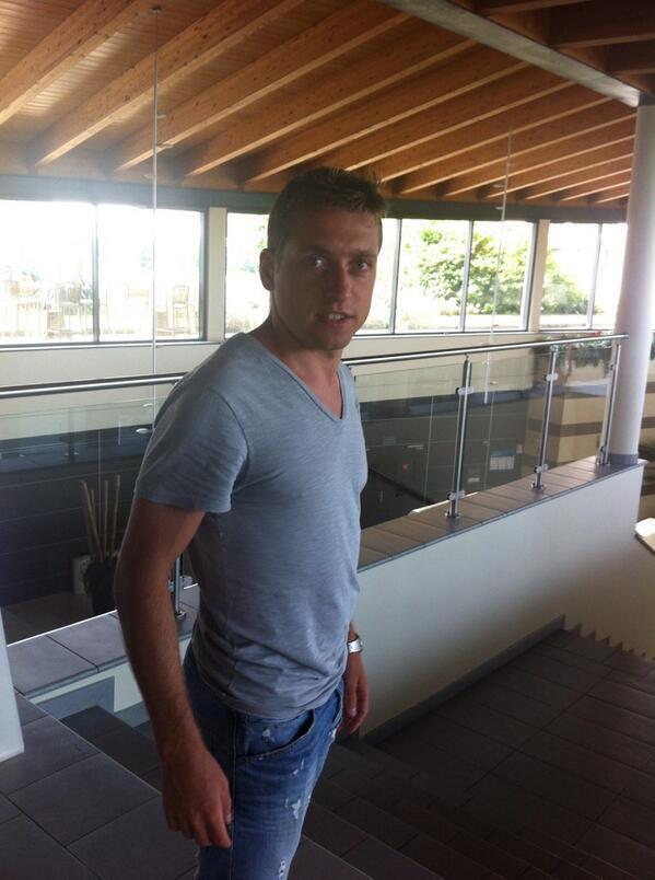 BPORin4CcAAG4I4.jpg:large