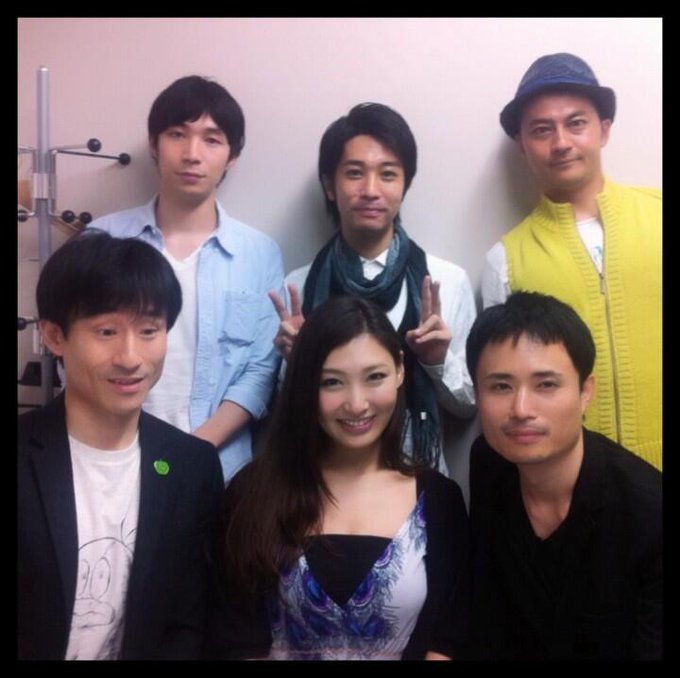 舞台挨拶に来て下さった方、ありがとうございました(*^^*)他の作品に出演されていた出演者のみなさんと♪なだぎ武さんのトークのおかげで、とても面白い舞台挨拶でした。笑 http://t.co/jBnt