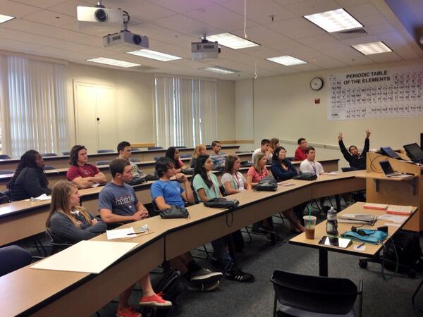 CommunitasSCU's tweet image. Orientation session #3 #communitaslove