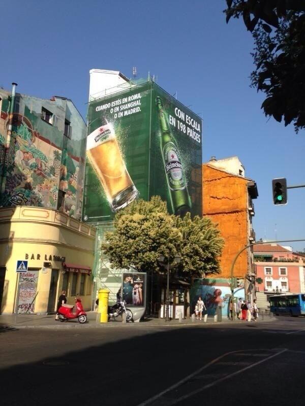 oedim's tweet photo. Nueva Lona de Heineken instalada esta mañana en Puerta cerrada (Barrio La Latina en Madrid). Impresión en 24 h http://t.co/B9gGfKfoyn