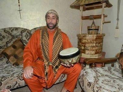 w__fa's tweet photo. @ghathami 
الاسم : ميشيل أيوب
الديانة : المسيحية
الوظيفة : "مسحراتي" يوقظ المسلمين فجراً لسحورهم ، و لصلاتهم.. http://t.co/5t5CgF4J4W