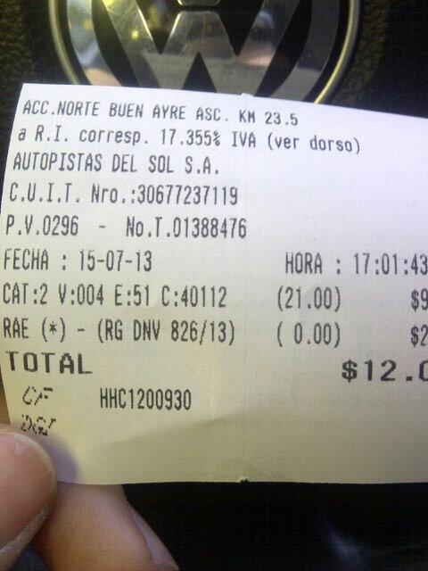 anchoasintw's tweet photo. @ElMaurixxx Rompiste mi estrategia d llegar antes d la hora pico! Prefiero la compañia igual jajajaja ;) http://t.co/zSA8DvCCY9