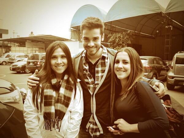 tulaperu's tweet photo. En plena grabación de @AvenidaPeruATV con @Jesusneyra y @orianacicconi 💓💓 http://t.co/AfeH3KnVTP