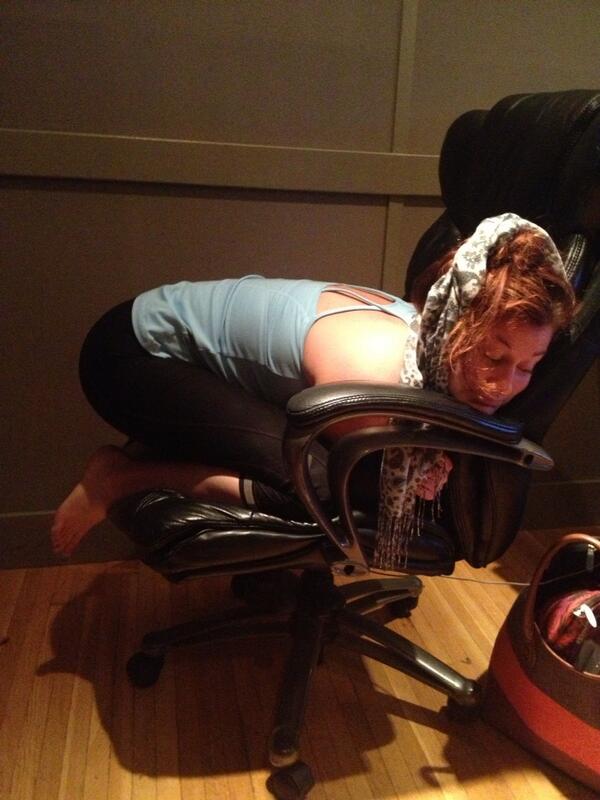 nativerunmusic's tweet image. “@sarahbuxton: @nativerunmusic Rachel Beauregard: child's pose in a chair. #childsposechairpose #nativerunning http://t.co/7b8y7tKrVD” snugs