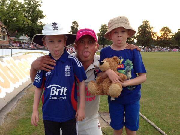 ReadScott's tweet photo. Thanks to @DGoughie for making the boys night. They didn't believe that you'd also won Strictly! http://t.co/4O4d0JUeiM